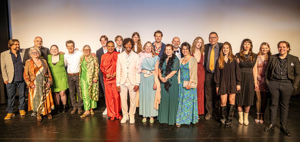 AFLEVERING 1 "DE FAMILIE" WEGENS SUCCES VERLENGD