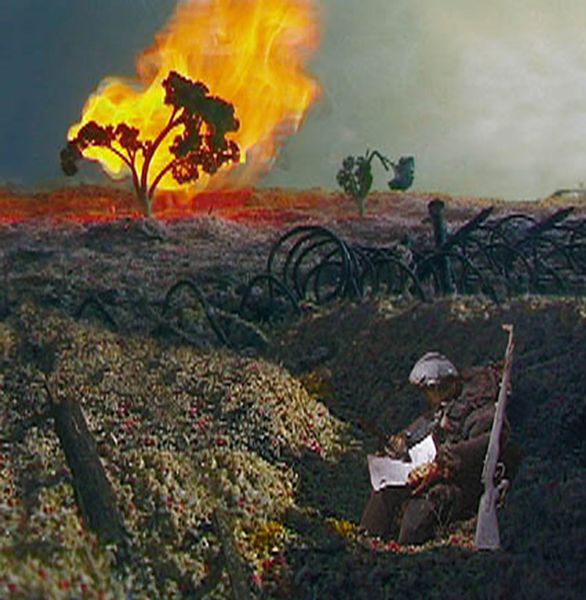 Boven brandt een boom in het landschap vol prikkeldraad, onder zit een soldaat met helm in de loopgraaf een brief te lezen, zijn geweer naast zich.